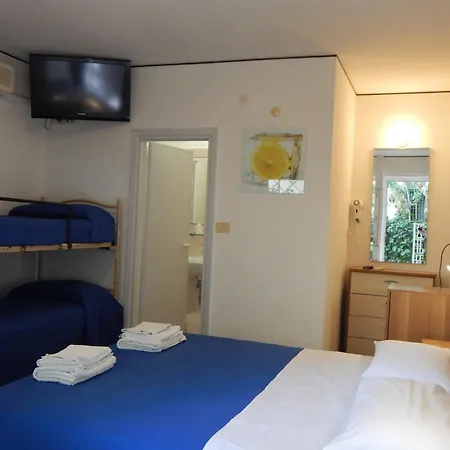 Vera Hotel *