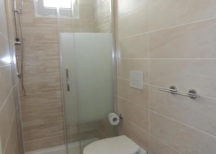 Vera Hotel *