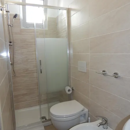 Vera Otel *