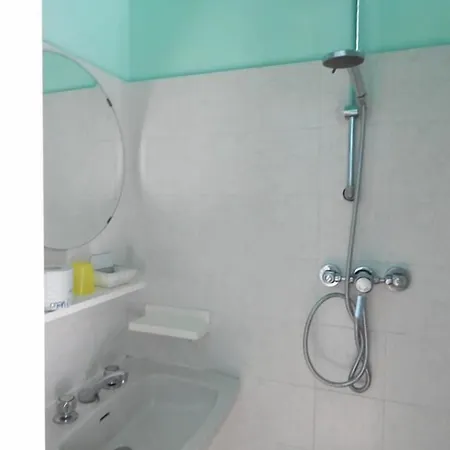 Vera Hotel *